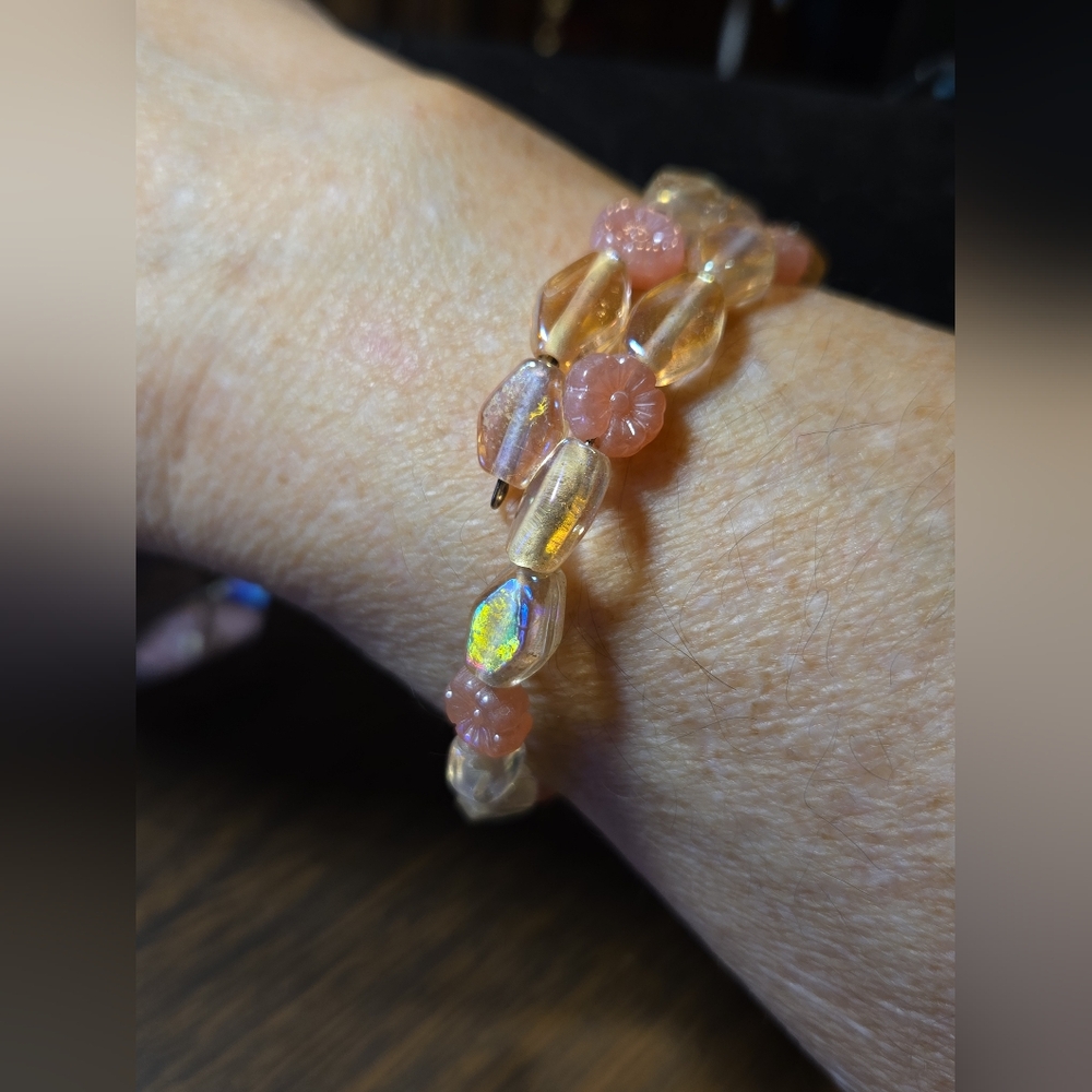 Handmade Memory Wire Wrap Bracelet w/Pink Czech Glass Flowers & Clear Bracelet - Picture 2 of 2